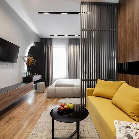 Dream Apartament On Drahomanova Street Lviv Bagian luar foto