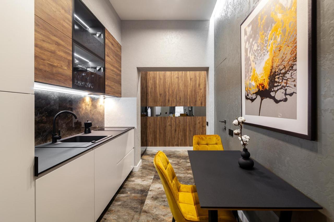 Dream Apartament On Drahomanova Street Lviv Bagian luar foto