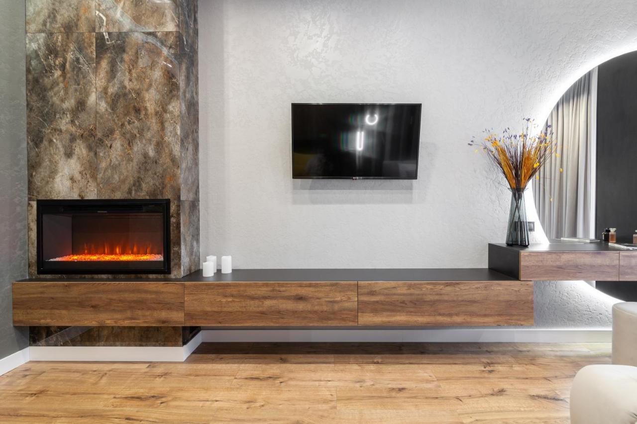 Dream Apartament On Drahomanova Street Lviv Bagian luar foto
