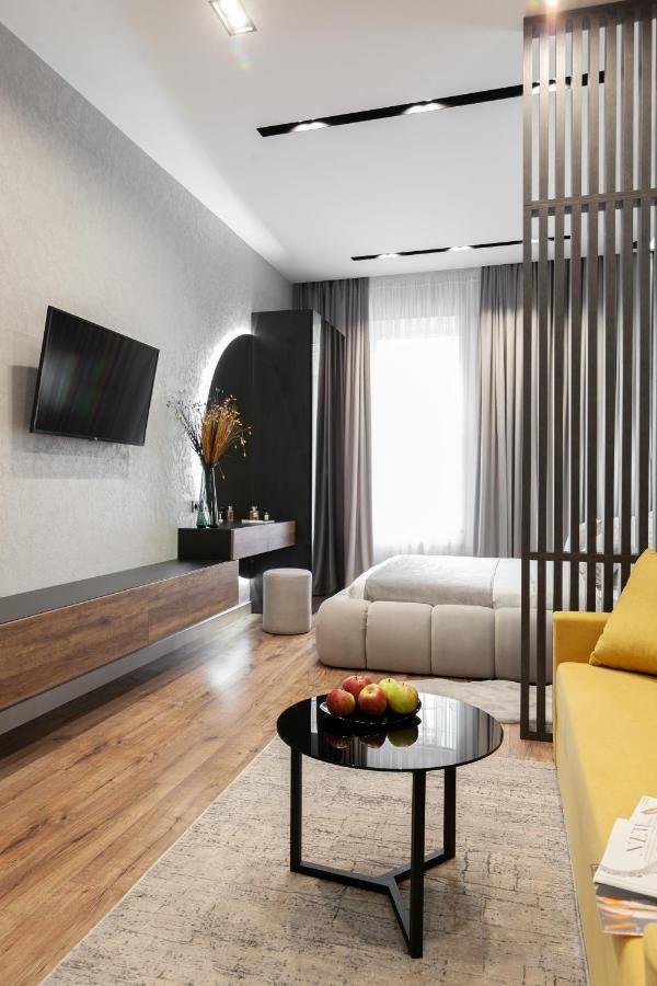 Dream Apartament On Drahomanova Street Lviv Bagian luar foto
