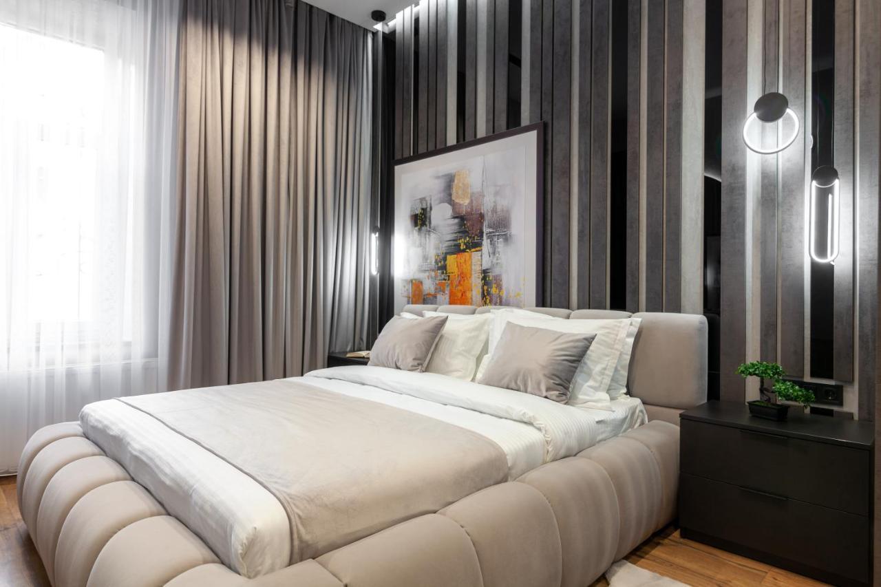 Dream Apartament On Drahomanova Street Lviv Bagian luar foto