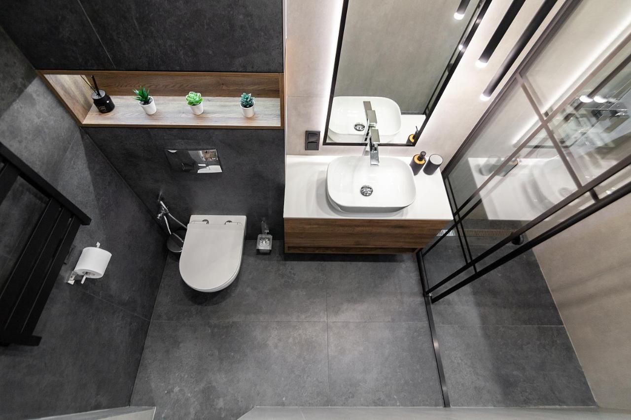 Dream Apartament On Drahomanova Street Lviv Bagian luar foto