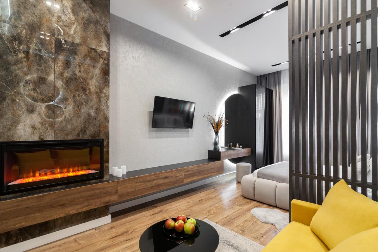 Dream Apartament On Drahomanova Street Lviv Bagian luar foto