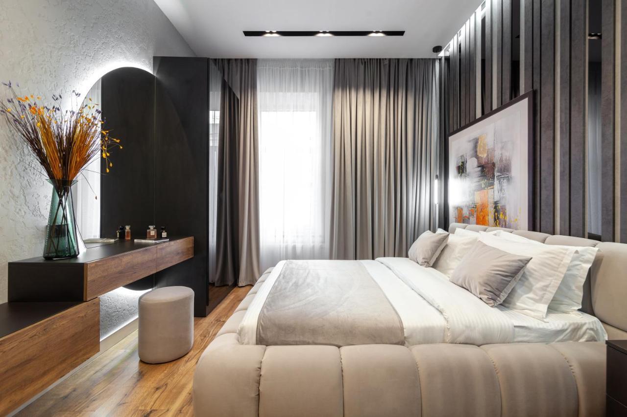 Dream Apartament On Drahomanova Street Lviv Bagian luar foto