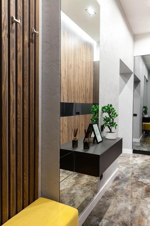 Dream Apartament On Drahomanova Street Lviv Bagian luar foto