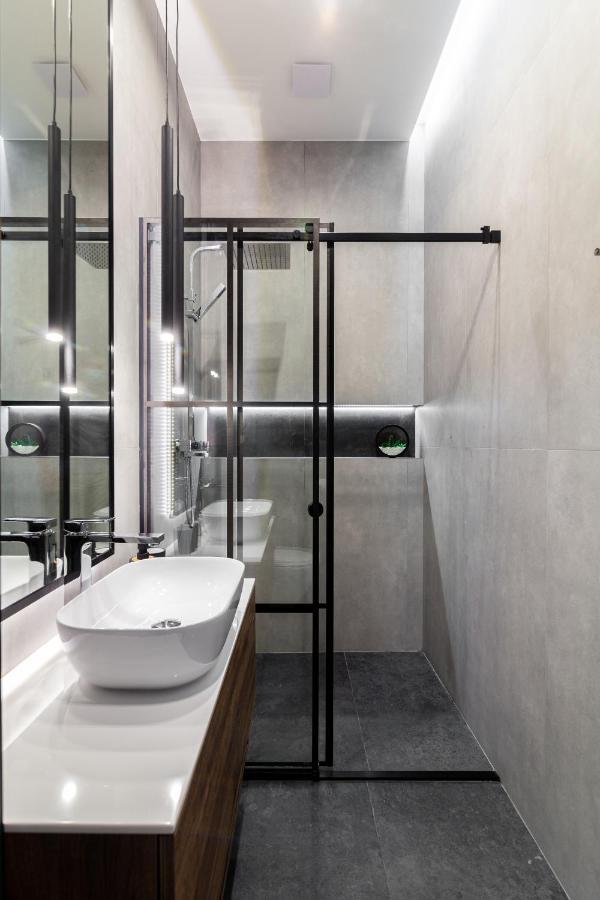 Dream Apartament On Drahomanova Street Lviv Bagian luar foto