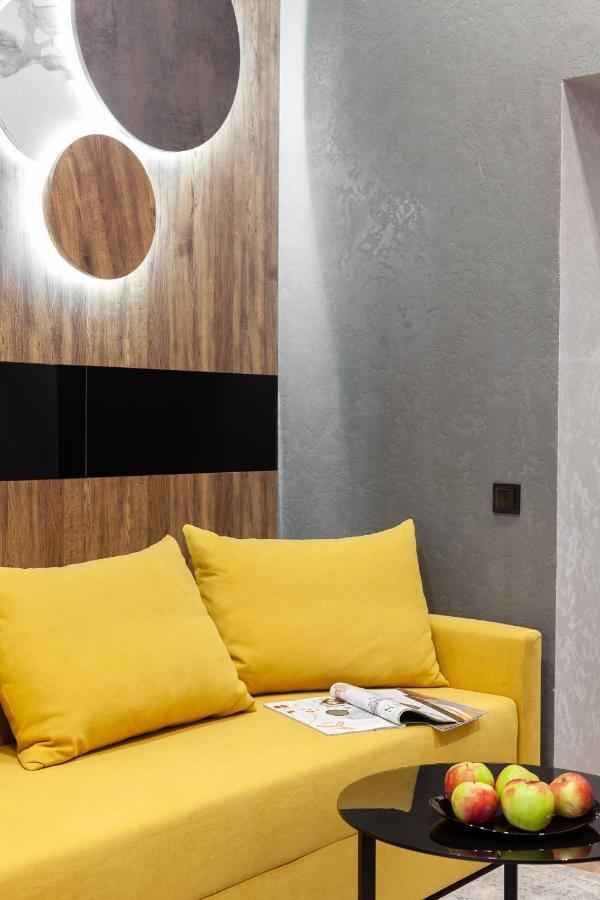 Dream Apartament On Drahomanova Street Lviv Bagian luar foto