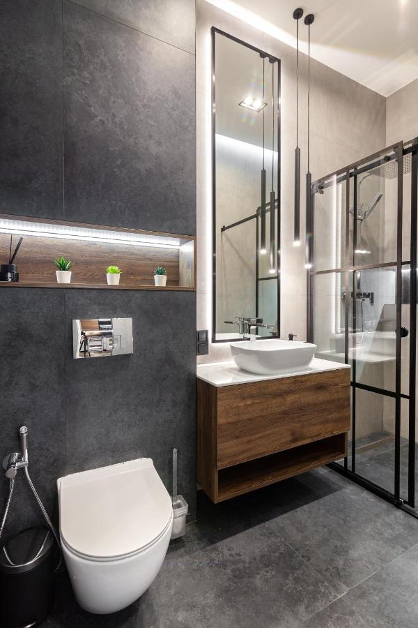 Dream Apartament On Drahomanova Street Lviv Bagian luar foto