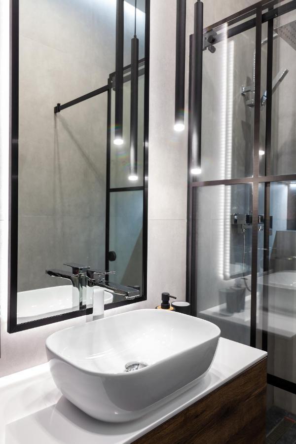 Dream Apartament On Drahomanova Street Lviv Bagian luar foto