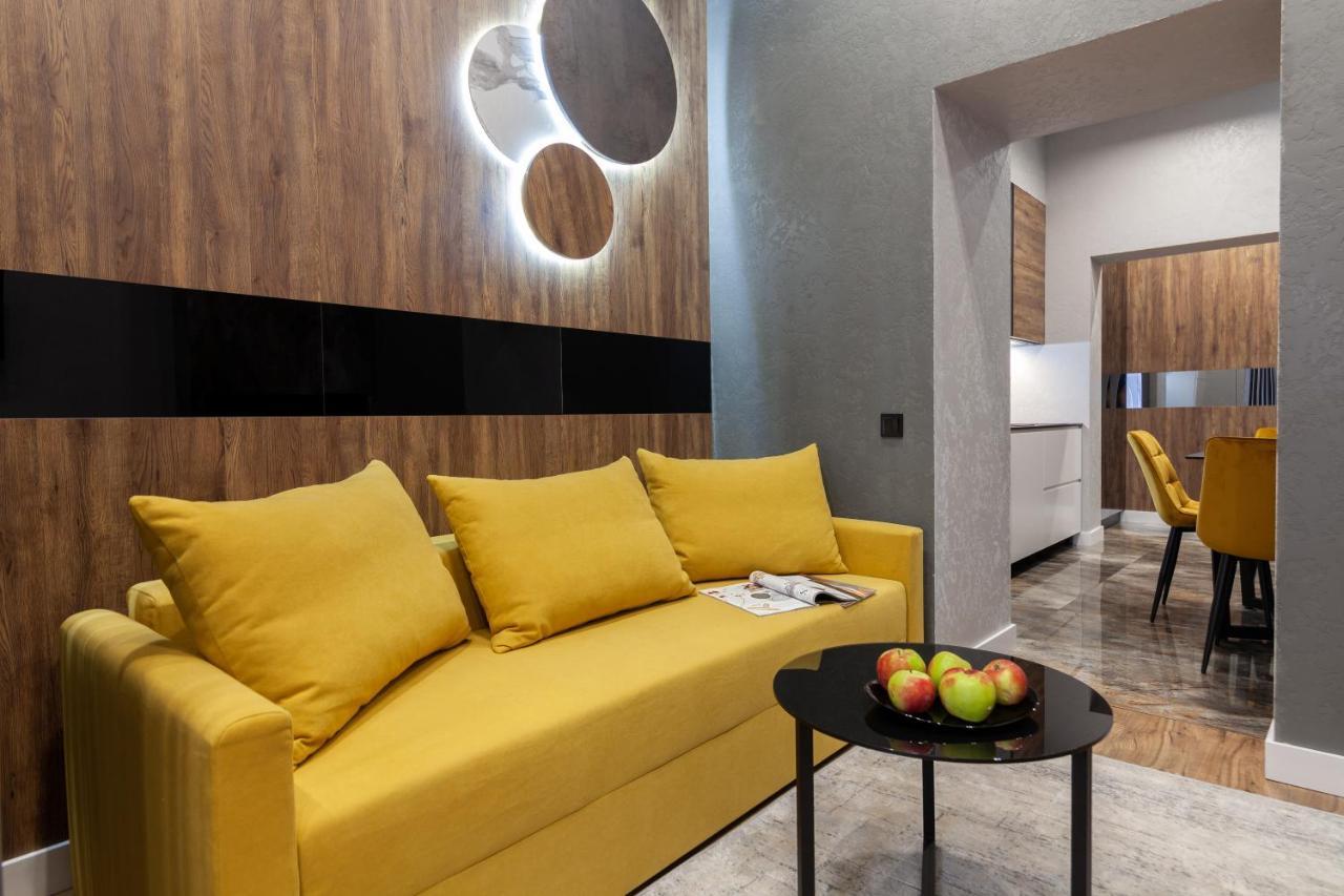 Dream Apartament On Drahomanova Street Lviv Bagian luar foto