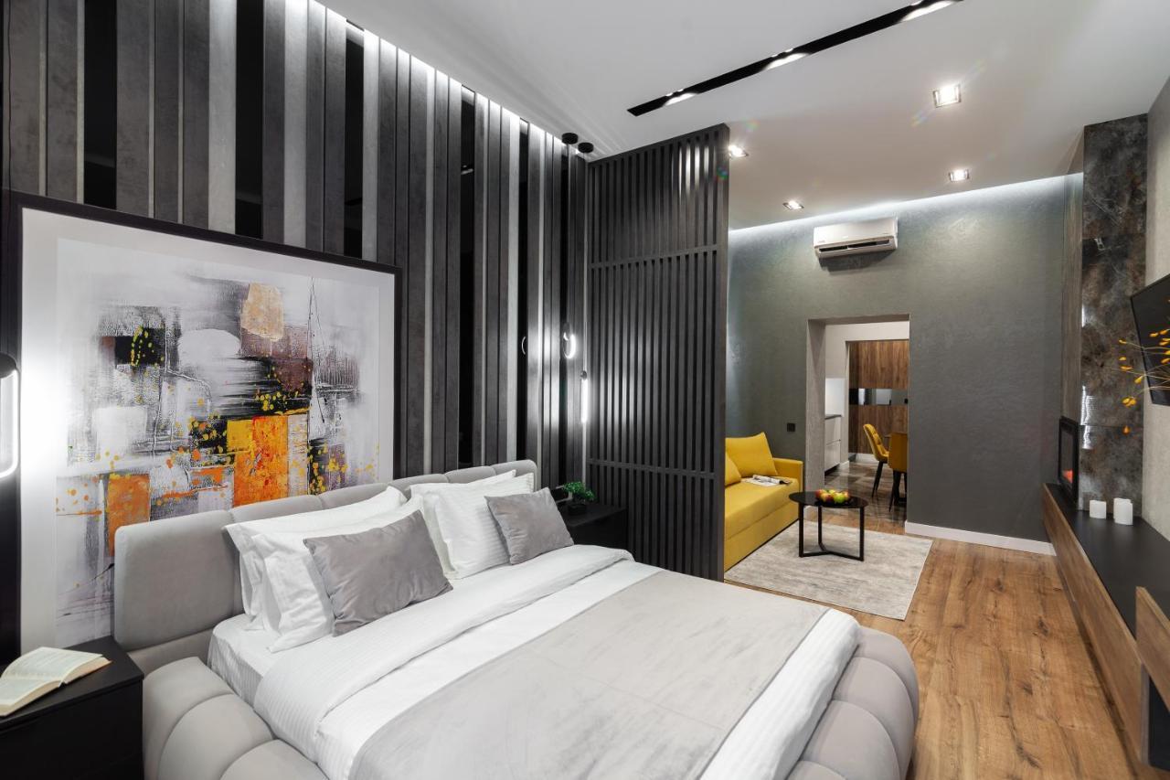 Dream Apartament On Drahomanova Street Lviv Bagian luar foto