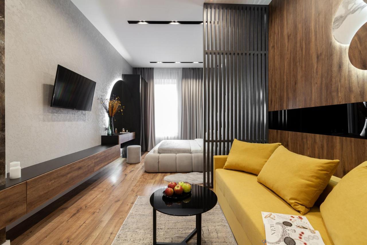 Dream Apartament On Drahomanova Street Lviv Bagian luar foto