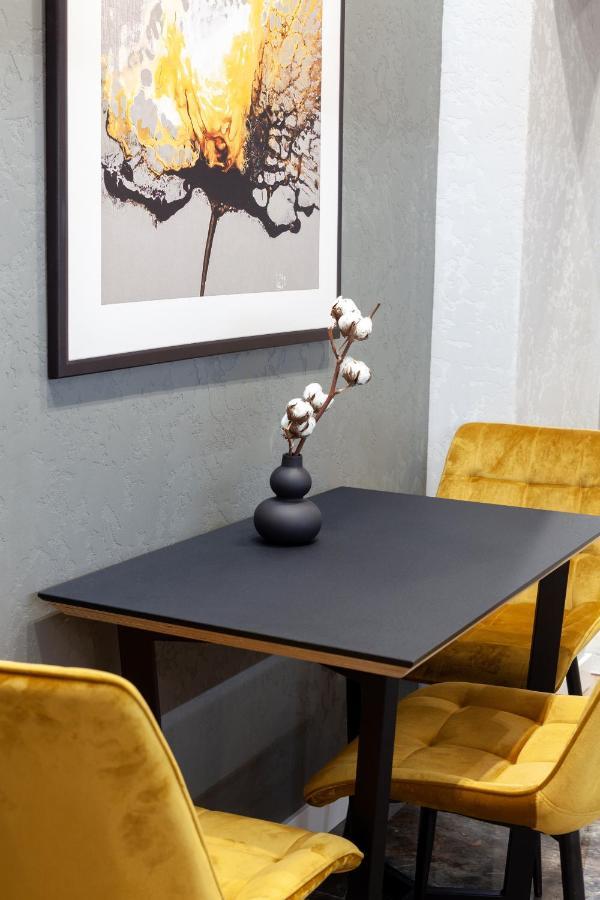 Dream Apartament On Drahomanova Street Lviv Bagian luar foto