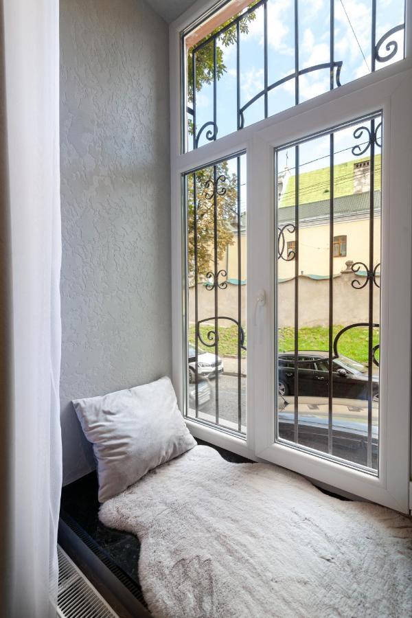 Dream Apartament On Drahomanova Street Lviv Bagian luar foto