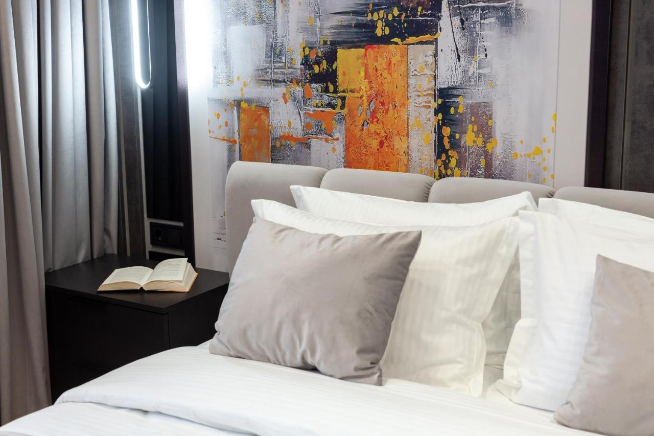 Dream Apartament On Drahomanova Street Lviv Bagian luar foto