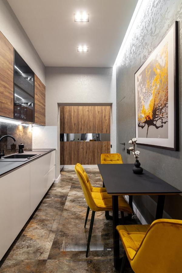 Dream Apartament On Drahomanova Street Lviv Bagian luar foto