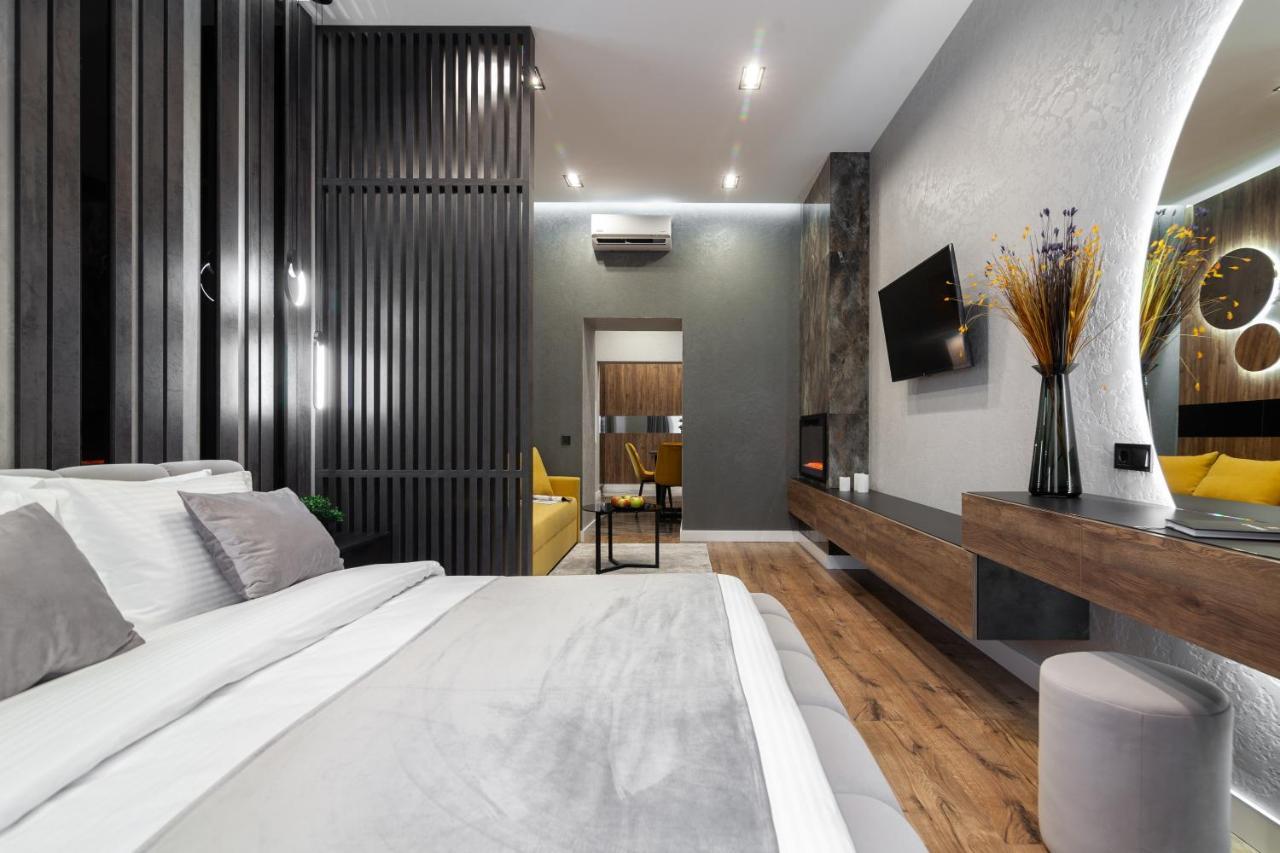Dream Apartament On Drahomanova Street Lviv Bagian luar foto