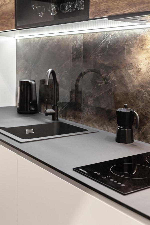 Dream Apartament On Drahomanova Street Lviv Bagian luar foto