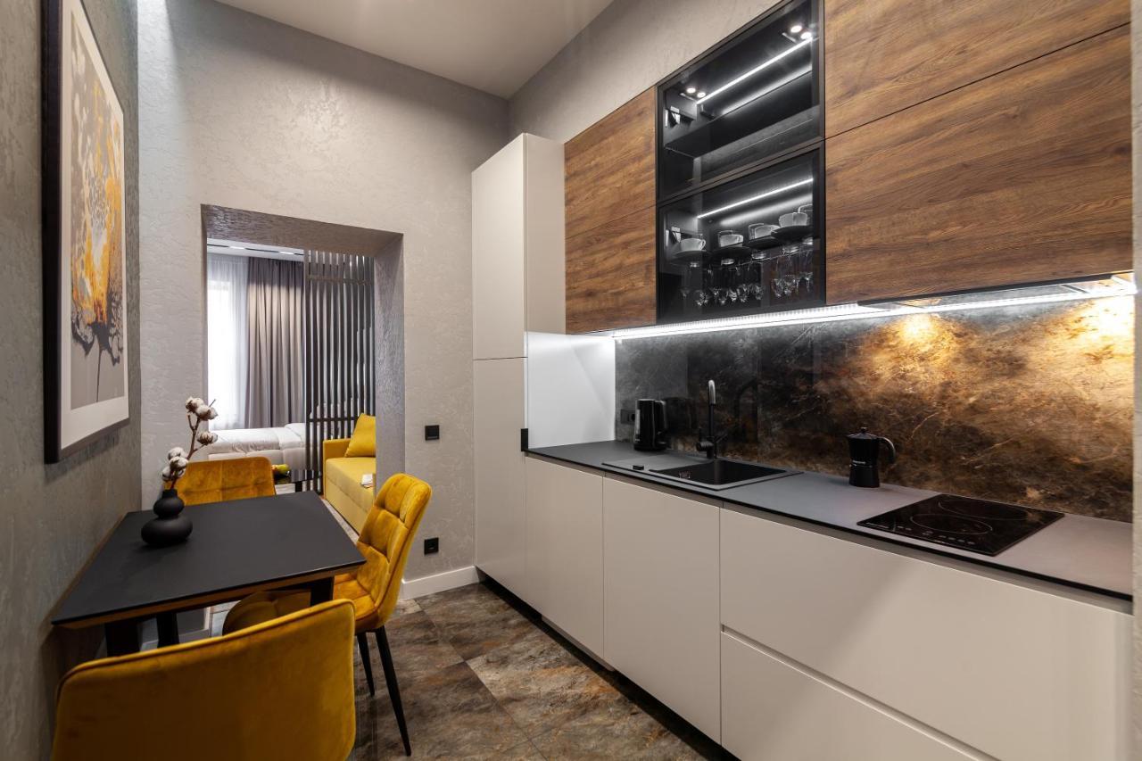 Dream Apartament On Drahomanova Street Lviv Bagian luar foto