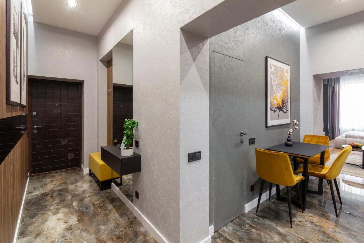 Dream Apartament On Drahomanova Street Lviv Bagian luar foto