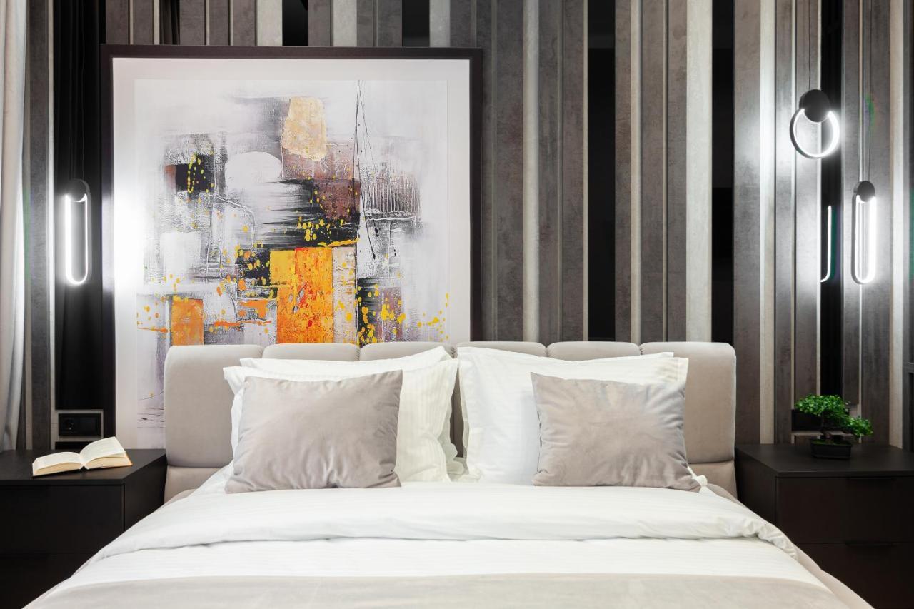 Dream Apartament On Drahomanova Street Lviv Bagian luar foto